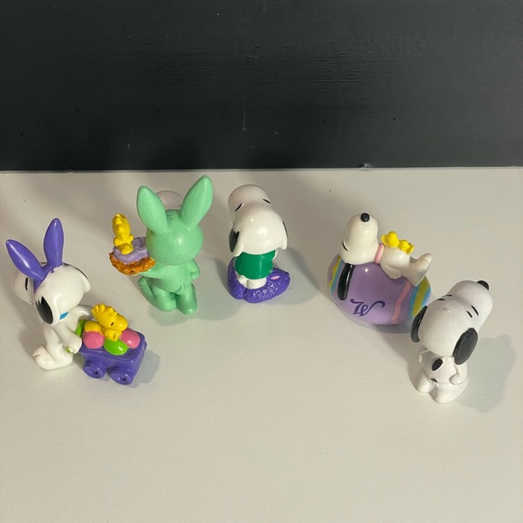 Vintage Snoopy Easter Collectible Figurines Lot of 5 - Picture 7 of 11